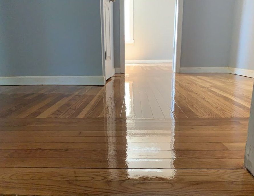 High-gloss finish through a hallway